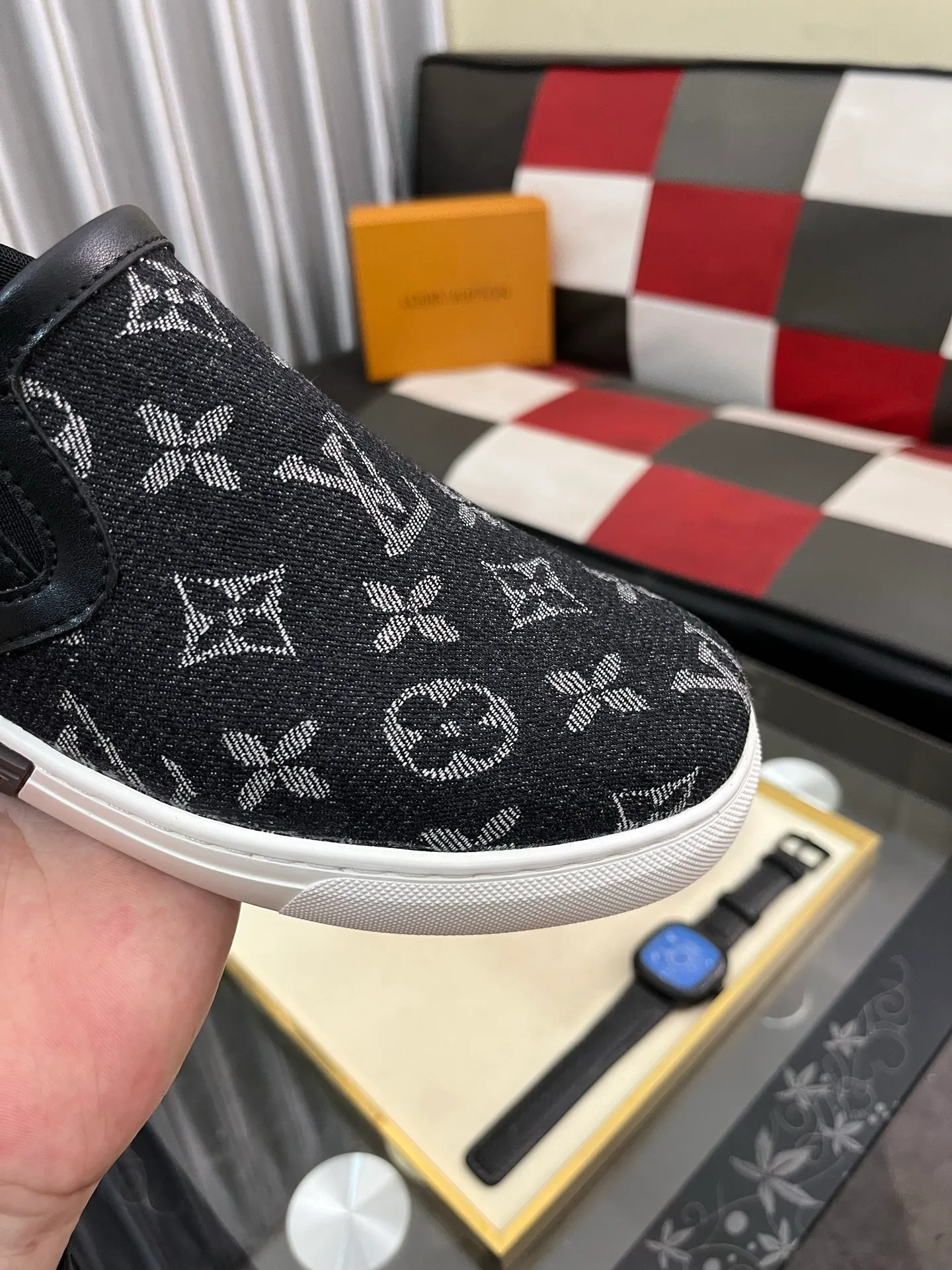 Men's shoes 💰400⌚️⌚️LV's new men's high-end casual sports shoes, using imported first-layer cowhide silk screen printing brand lougou, original ultra-light tpu outsole, wear-resistant and comfortable, Monogram lougou embellished rubber outsole, breathable mesh lining, versatile classic style! Size: 38-442️⃣Colors available